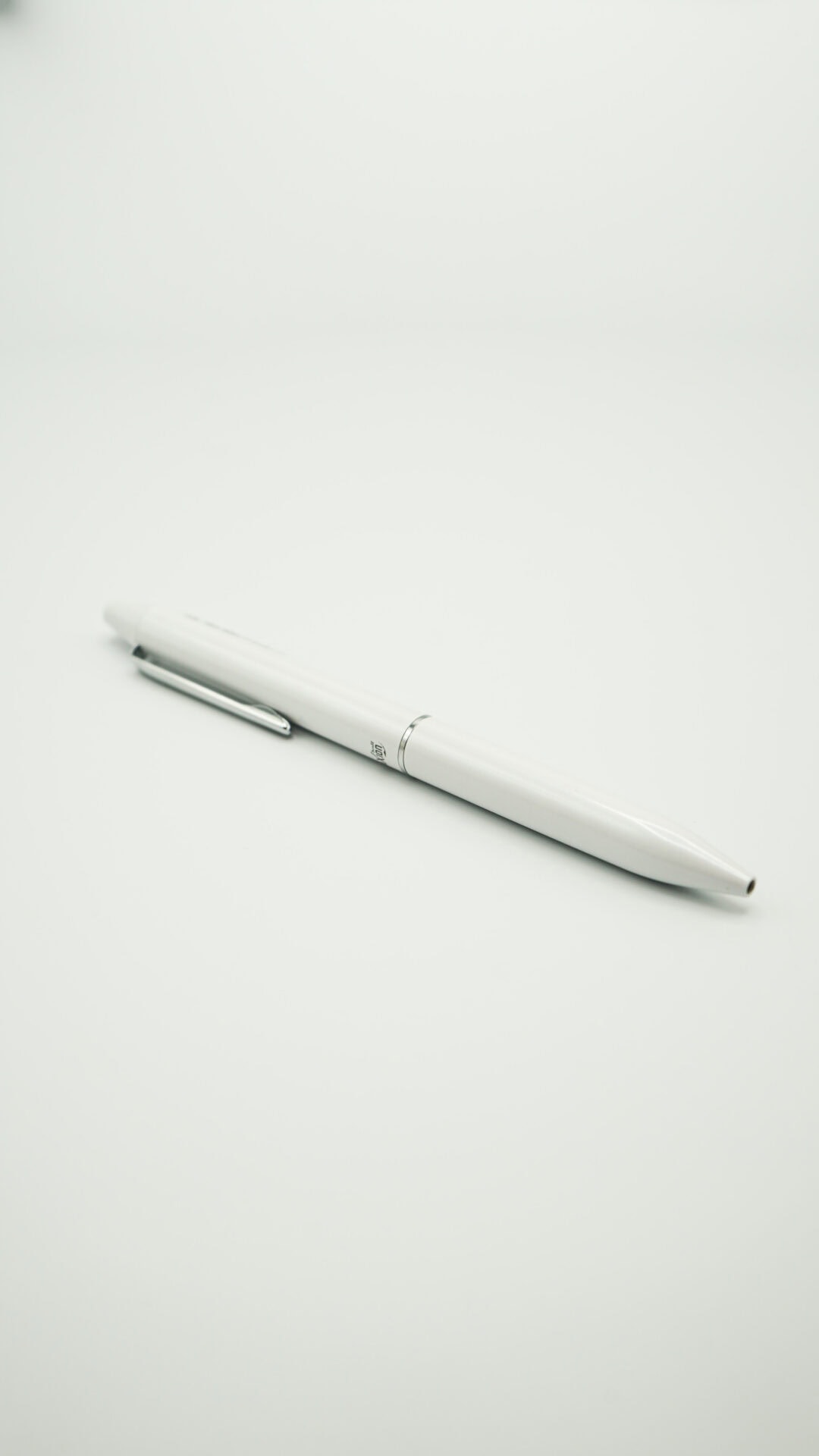 Frixon Ballpoint Pen white