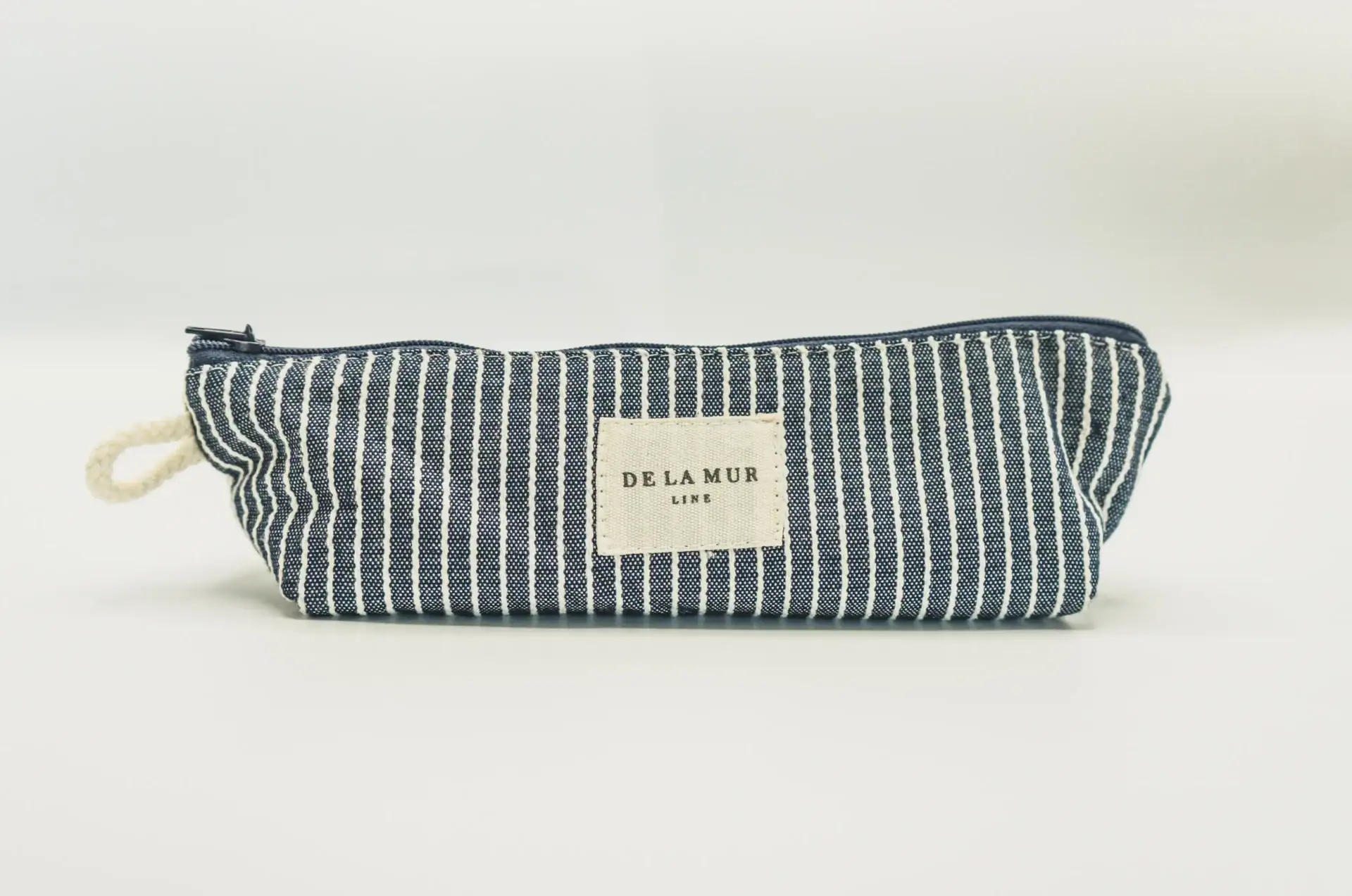 DE LA MUR Paola Pouch front facing