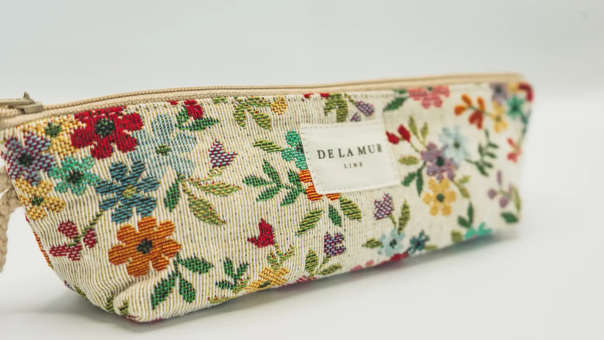 DE LA MUR Blum Pouch closeup