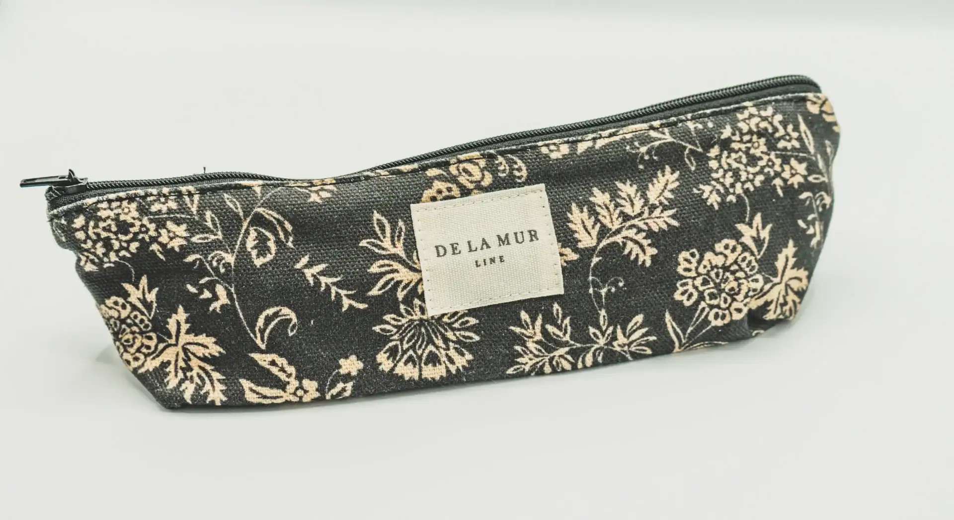 DE LA MUR Elisa Pouch side