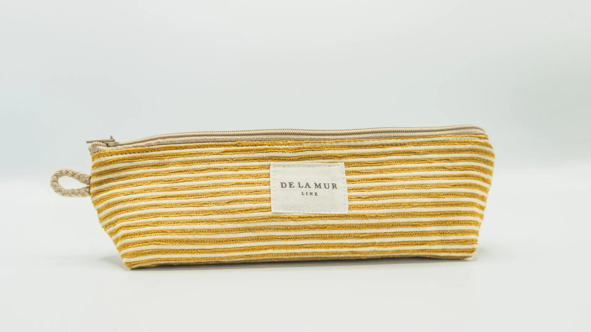 DE LA MUR Acel Pouch front facing