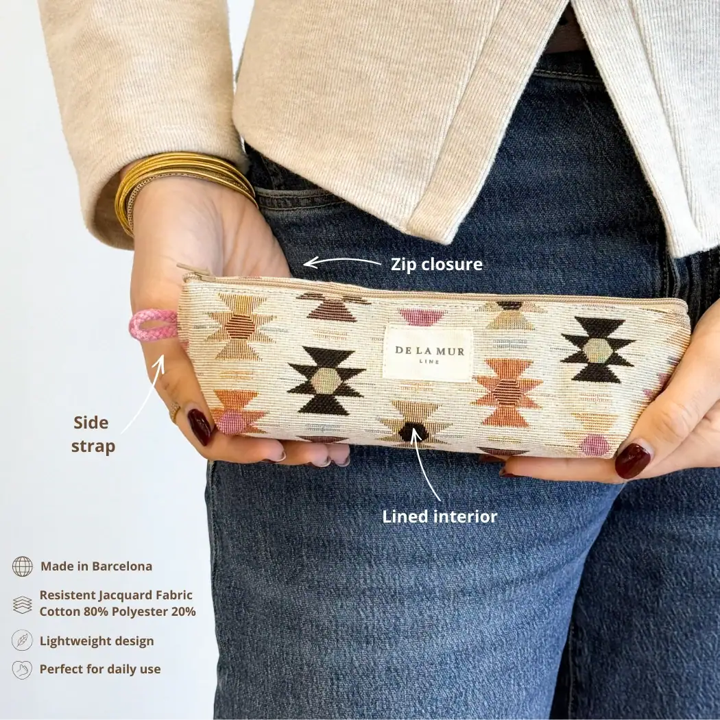 DE LA MUR Royal Pouch info